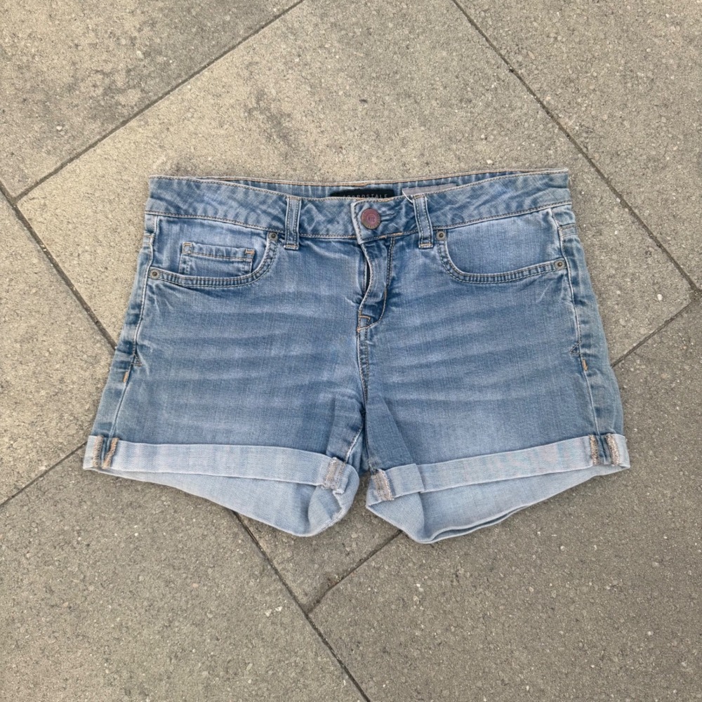 Aeropostale Midi Denim Shorts Womens 6 Light Wash Rolled Cuff Stretch Casual